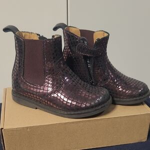 Chic Kids Boots in Metallic Purple